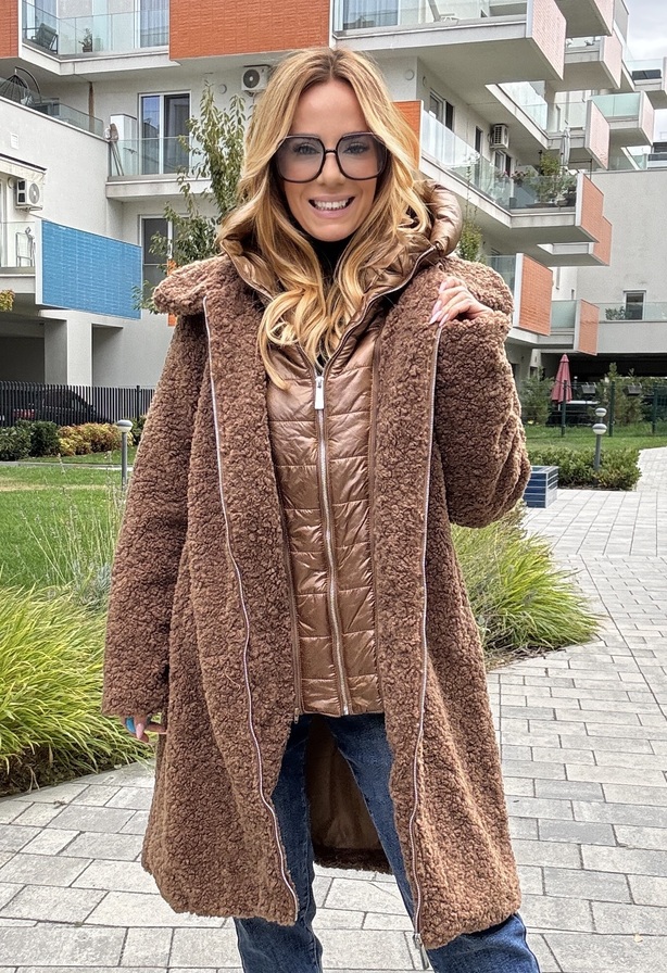 Alisha kabát aranybarna – Hosszított bukléhatású női kabát steppelt betéttel – Innova Fashion